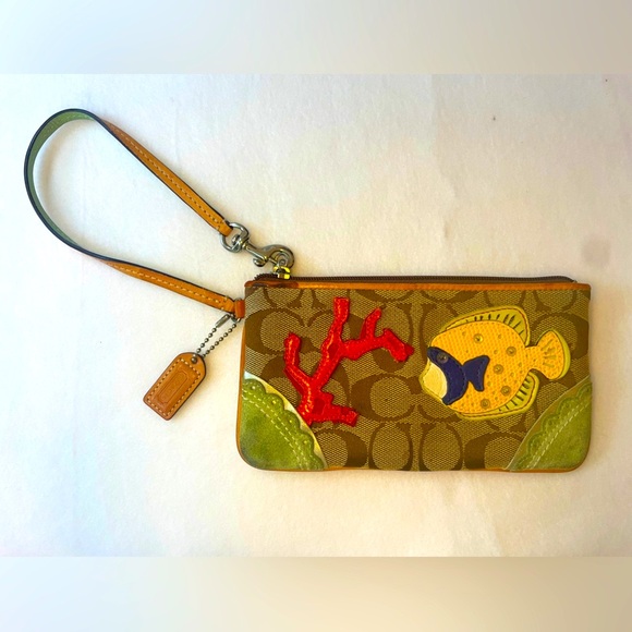 Coach Limited Edition Colorful Fish Coral Wristlet Three D Detailing 7 x… - Picture 2 of 3